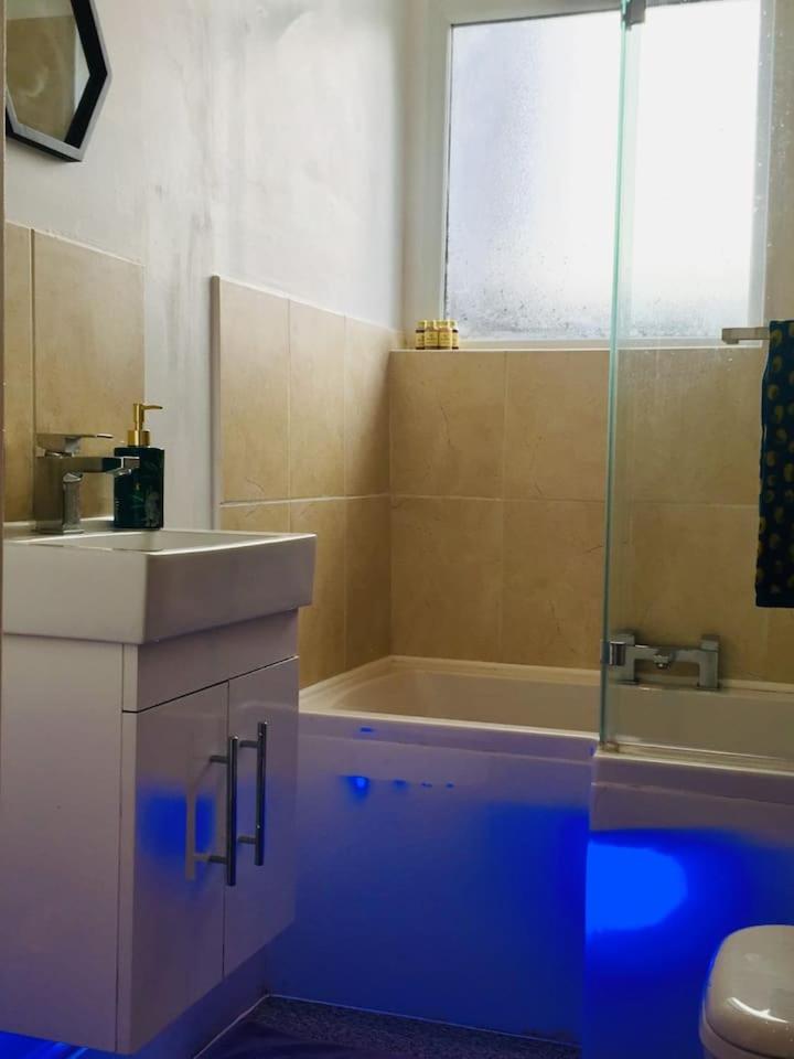 Spacious Apartment In The Heart Of St Leonards Хейстингс Екстериор снимка